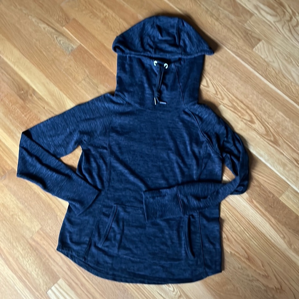 Athleta tech sweatshirt with thumb holes